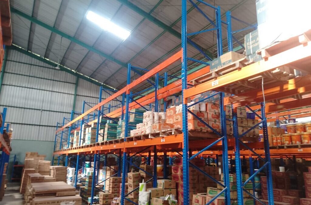 Apakah Rak Custom Lebih Baik untuk Gudang Anda?