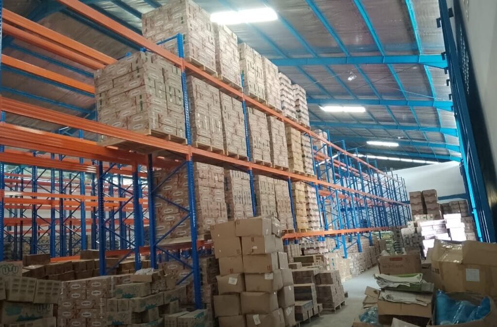 Jenis Rak yang Mendukung Sistem FIFO di Gudang Anda