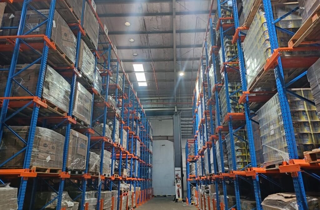 Jenis-Jenis Rak Gudang yang Tepat untuk Industri Makanan, Farmasi, dan Retail