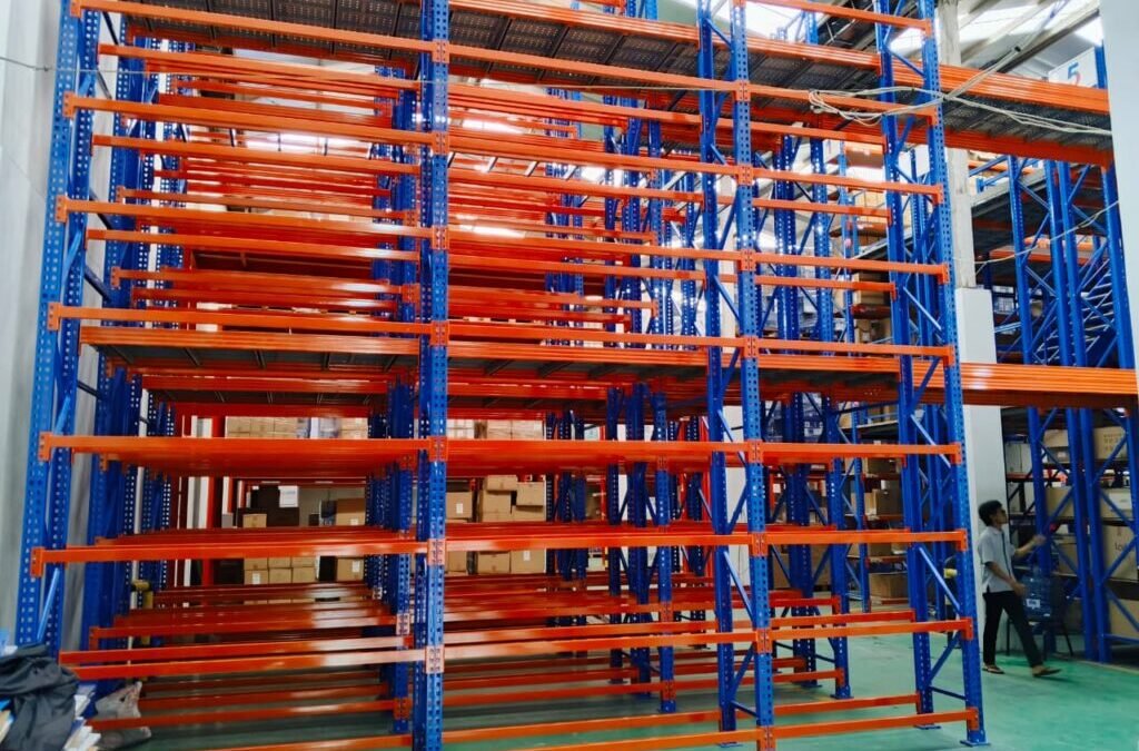 Optimasi Layout dengan Rak Tinggi: Maksimalkan Ruang Vertikal Tanpa Mengorbankan Akses